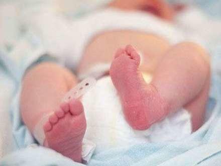 Gəncədə ana 40 günlük körpəsindən imtina etdi