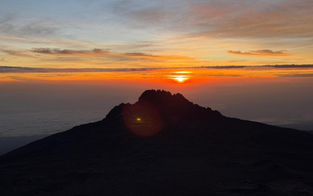 Azərbaycan bayrağı Kilimancaro zirvəsində - FOTOLAR