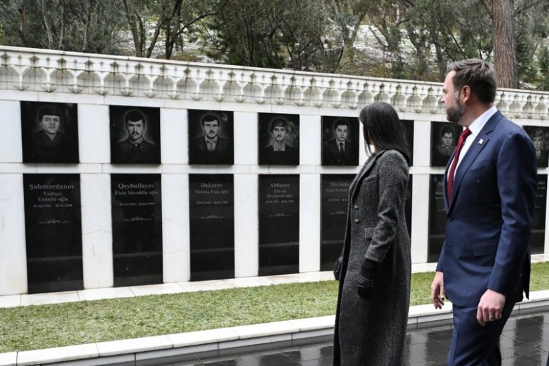 ABŞ səfirliyi: Vensin Şəhidlər Xiyabanını ziyarət etməsi hörmətin ifadəsidir