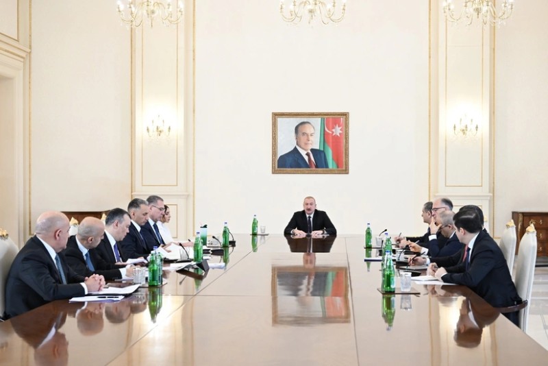 İlham Əliyevin sədrliyi ilə müşavirə keçirildi - FOTO - VİDEO