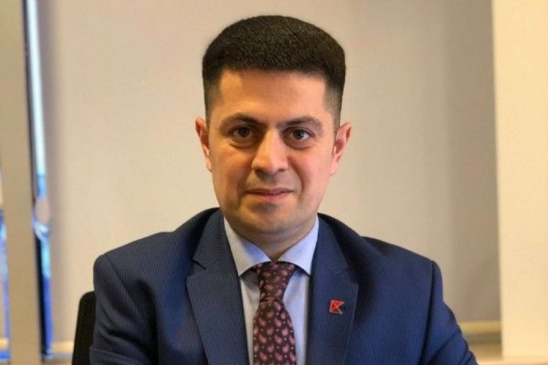 Prezident mətbuat katibini təltif etdi