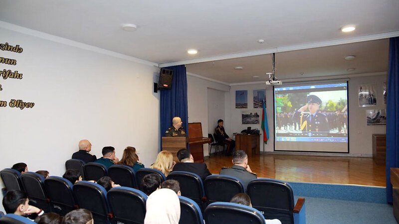 Hərbi təhsil müəssisələrinin nümayəndələrinin şagirdlərlə görüşləri keçirildi