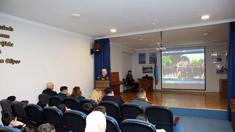 Hərbi təhsil müəssisələrinin nümayəndələrinin şagirdlərlə görüşləri keçirildi