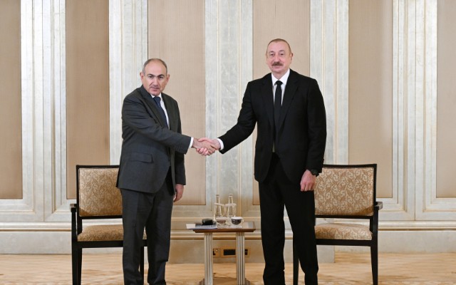 İlham Əliyevlə 500 min dollar alacağıq - Paşinyan mükafatdan danışdı