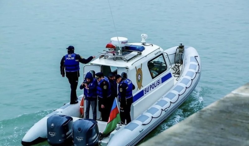 Xəzərdə nadir balıqları ovlayan brakonyer saxlanıldı