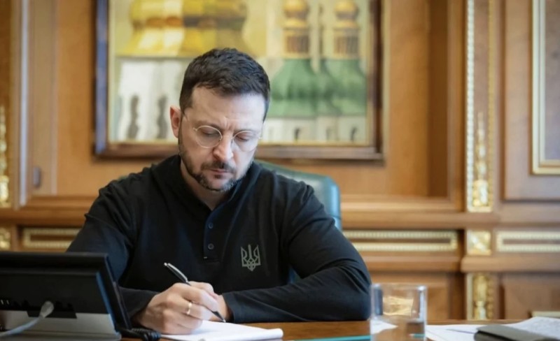 Zelenski 91 gəmiyə sanksiya tətbiq etdi