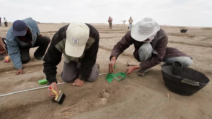 10 min illik qədim qayaüstü rəsm əsəri aşkar edildi - FOTOLAR