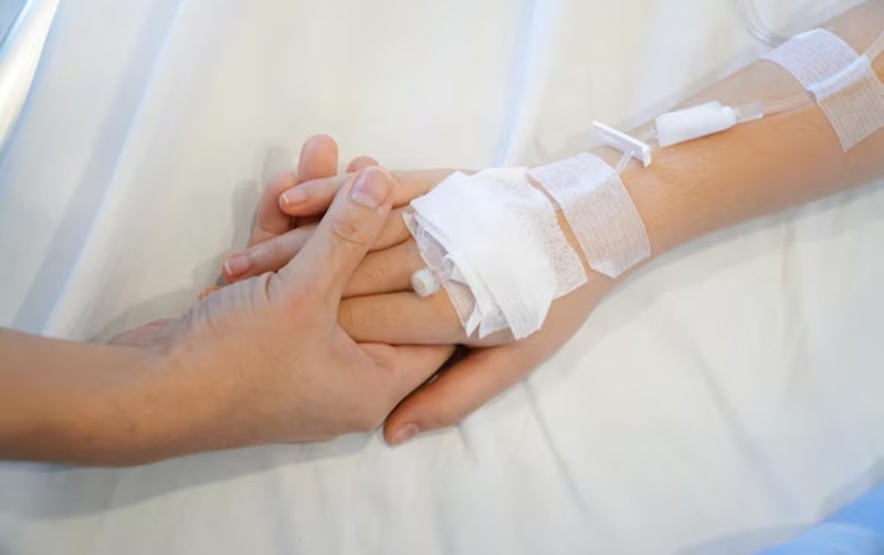 19 bıçaq xəsarəti alan azyaşlı evə buraxıldı