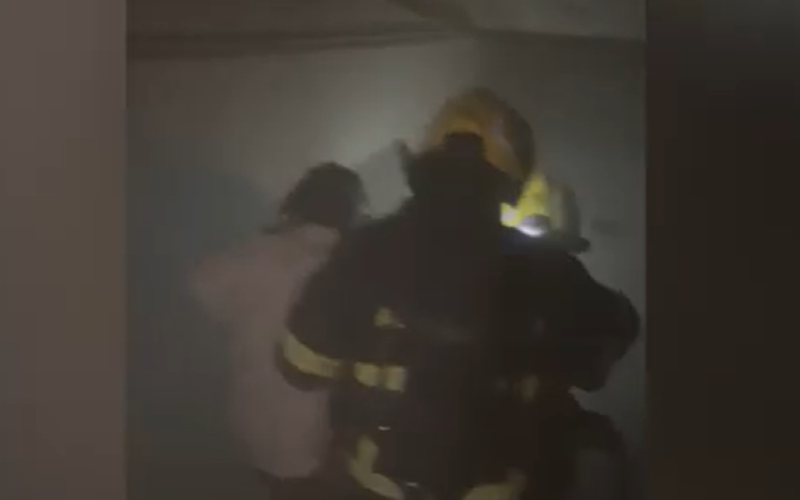 Bakıda binada yanğın: 7 nəfər təxliyə olundu -VİDEO