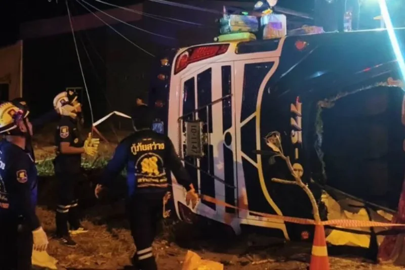 Tailandda avtobus aşdı - 40-dan çox insan xəsarət aldı
