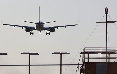 Rusiyada təyyarə təcili eniş edib