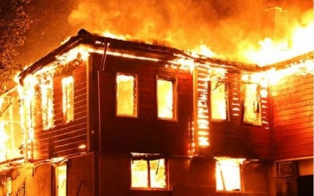 Gəncədə evdə yanğın: zəhərlənənlər var