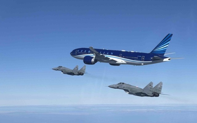 Serbiya qırıcıları Prezidentin təyyarəsini belə müşayiət etdi - FOTOLAR