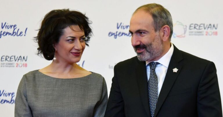 Paşinyanla Akopyan arasında vətəndaş nikahı sona çatdı