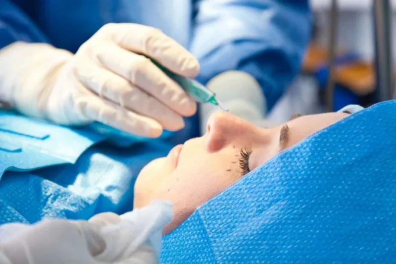 Bu cərrahlara plastik əməliyyat aparmaq qadağan edildi - SİYAHI