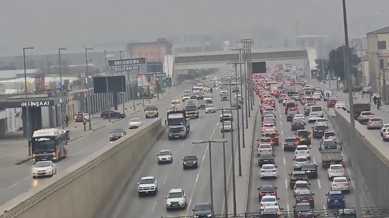 Dumanlı Bakının tıxaclı yolları - SİYAHI