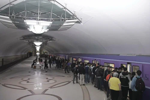 Metroda hərəkət qrafik üzrə bərpa olundu - YENİLƏNİB