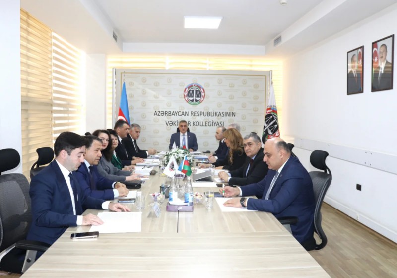 Üç vəkil cəzalandırıldı