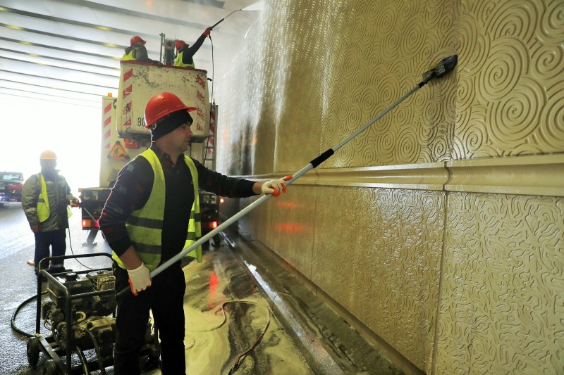 Avtomobil tunellərində təmizlik işləri aparılır - FOTO