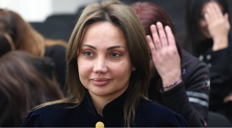 Dəniz Əsədova hakim qarşısında - FOTO