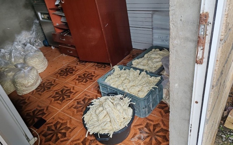 Pendir sexi bağlandı - FOTOLAR