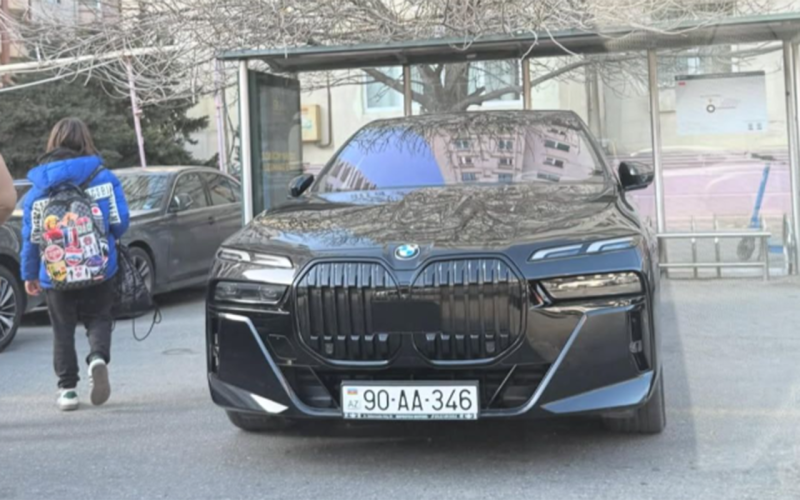 Dayanacaqda saxlayan “BMW” sürücüsü cəzalandırıldı