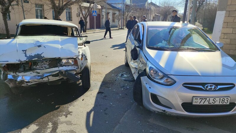 Gəncədə qəza: xəsarət alanlar var - FOTO