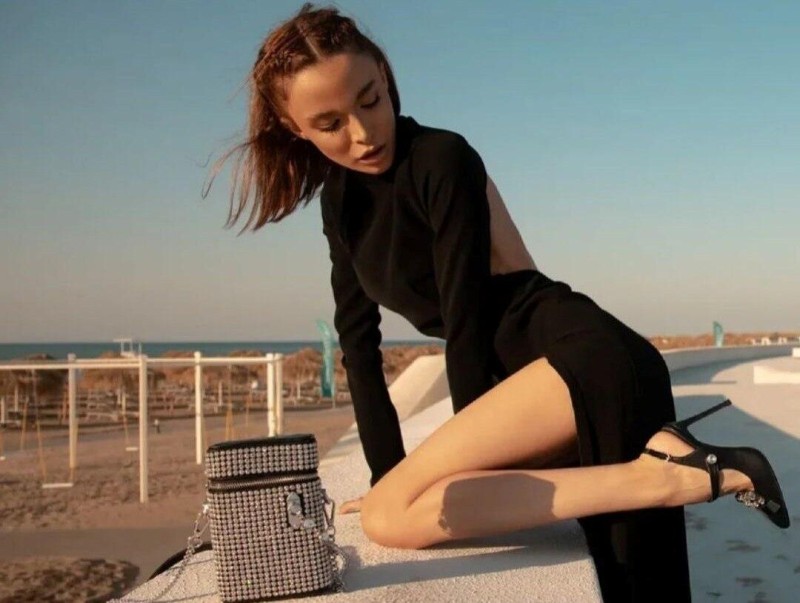 Mən məcburam çılpaq çəkilişlərə gedim