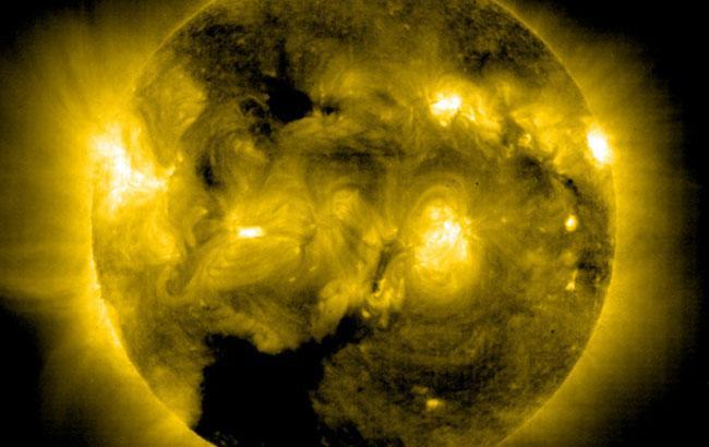 Günəşdəki ləkələr tamamilə yoxa çıxdı