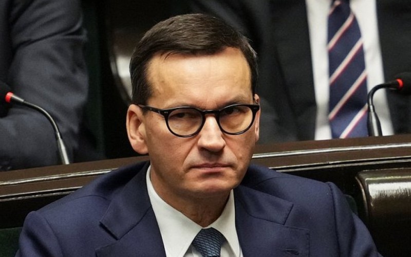 Keçmiş baş nazir dələduzluqda ittiham olunur