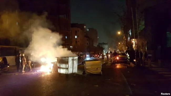 İranda aksiyalarda 5 müəllim, 22 tələbə öldürülüb - Rəsmi