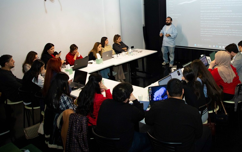 “Azərsun Holdinq” jurnalistlər üçün süni intellekt mövzusunda təlim təşkil etdi - Fotolar