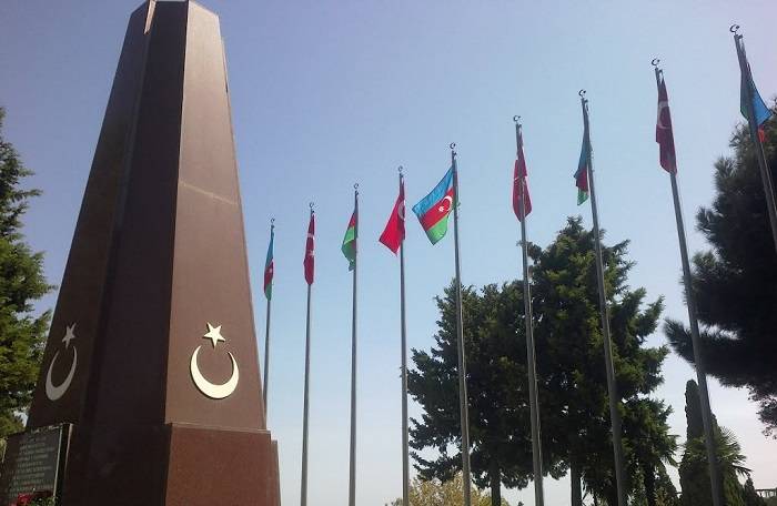 Fuat Oktay Bakıda Türk Şəhidliyini ziyarət edib