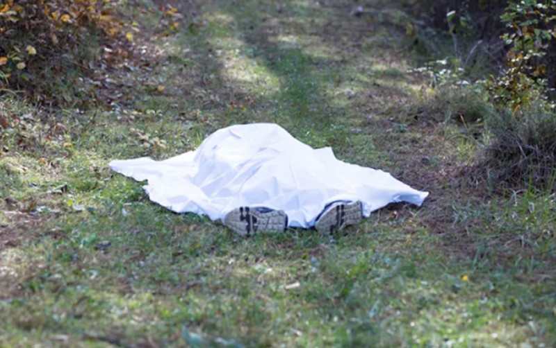 Qadının meyiti evinin həyətində tapıldı