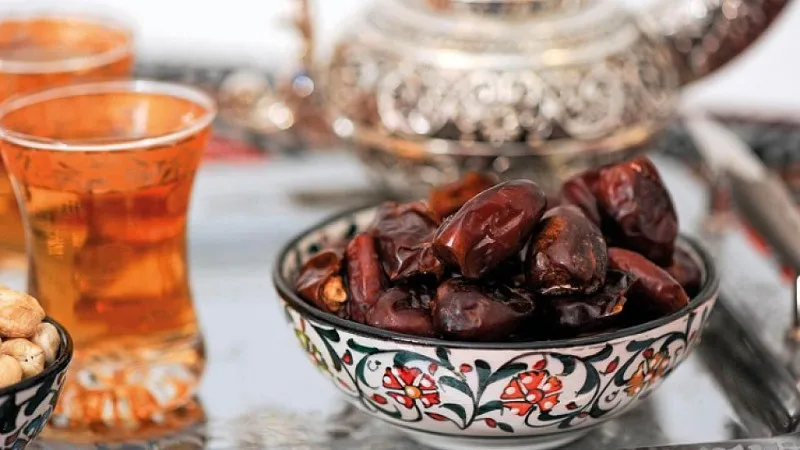 Yalnız su və xurma ilə imsak açmaq doğru deyil - Həkim