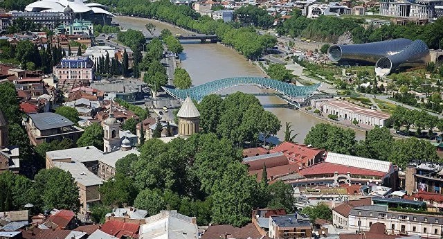 Tiflis ukraynalılar üçün vizasız qalma müddətini uzatdı