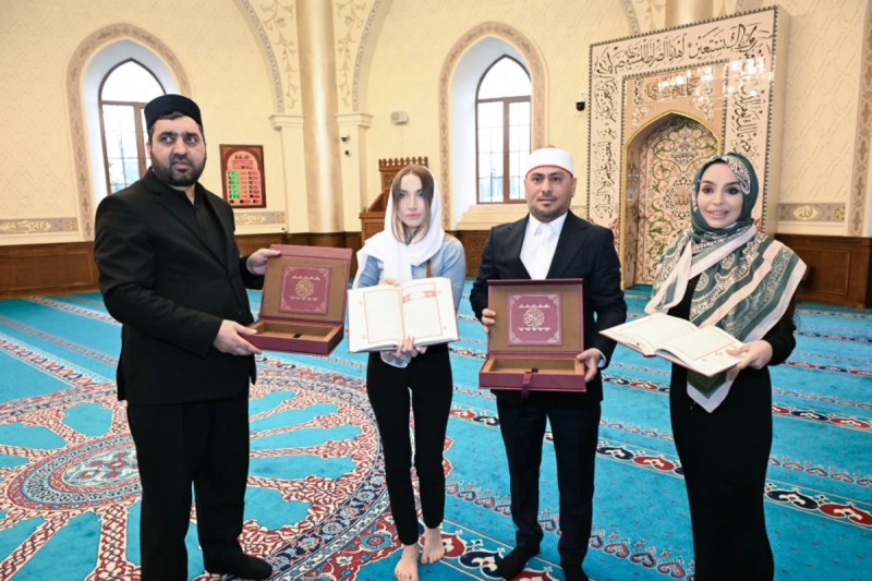 Leyla Əliyeva və Alena Əliyeva Cümə məscidində - FOTOLAR