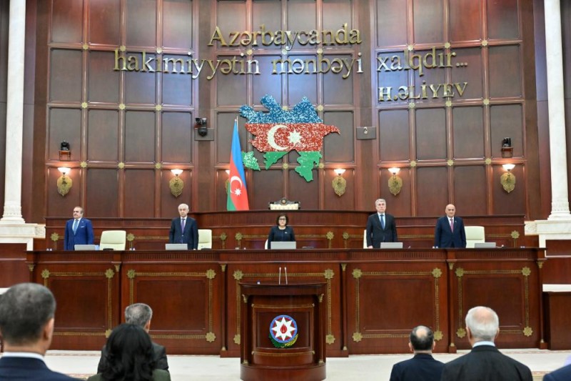 Parlamentin iclası başladı