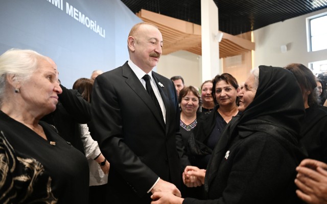 Razı olarsınızmı boynunuzu qucaqlayıb, üzünüzdən öpüm? - Prezidentlə səmimi görüş