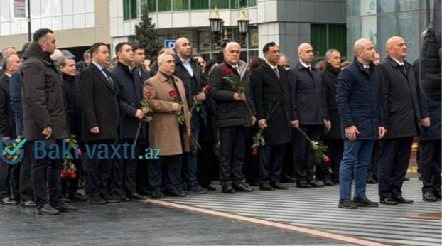 Deputatlar Ana harayı abidəsini ziyarət etdiər - FOTOLAR