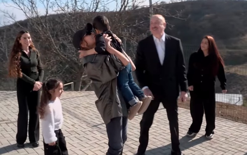 “Mən sizi televizorda görəndə çox sevinirəm” - VİDEO