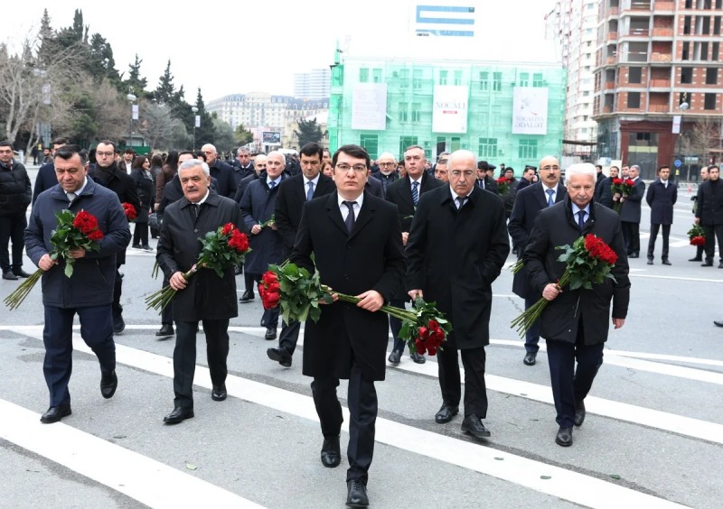 İqtisadiyyat Nazirliyinin rəhbərliyi Xocalı soyqırımı abidəsini ziyarət etdi - FOTO