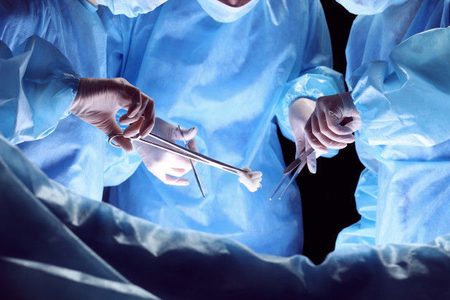 Nazir plastik cərrahiyyə ilə məşğul olan həkimlərdən danışdı