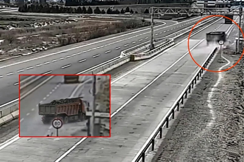 Bakı-Qazax yolunda yük avtomobili aşıb - ANBAAN VİDEO