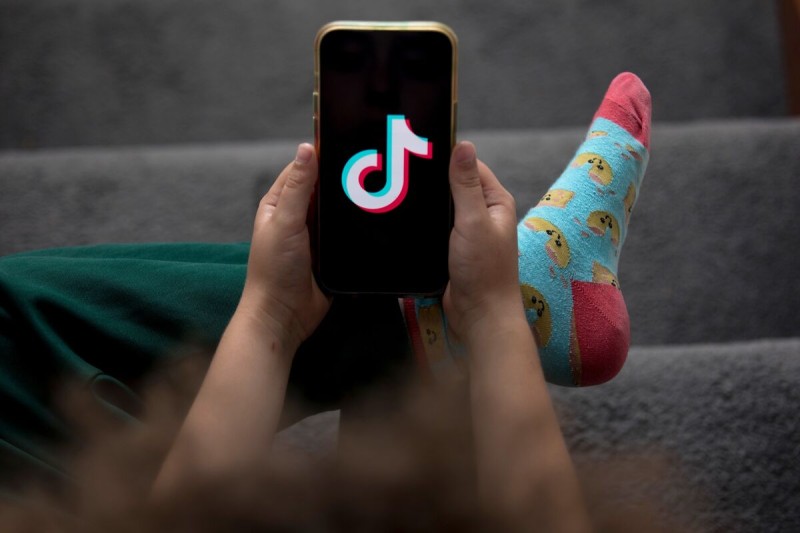 Polşada da 15 yaşdan kiçiklərin sosial mediaya girişi qadağan olunacaq