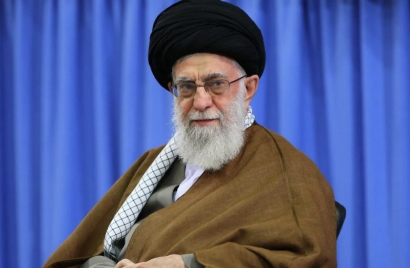 KİV: Xamenei hərbi əməliyyatlara rəhbərlik edir