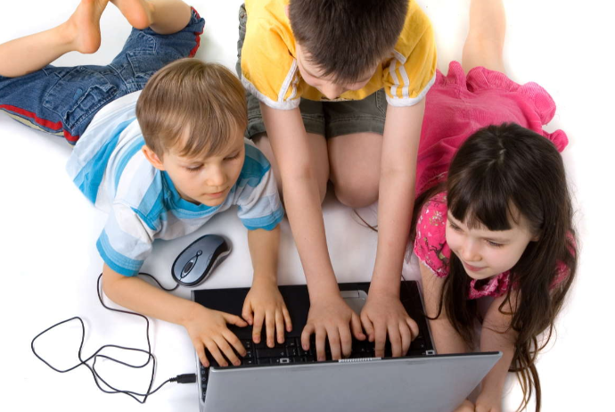 Daha bir ölkə uşaqların sosial şəbəkəyə çıxışını məhdualaşdırır