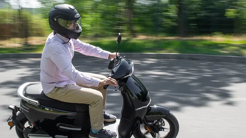 Moped sürücülərindən dövlət nömrə nişanı tələb olunacaq