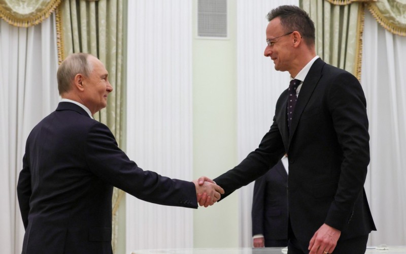 Putin iki Macarıstan vətəndaşını azad etdi - VİDEO