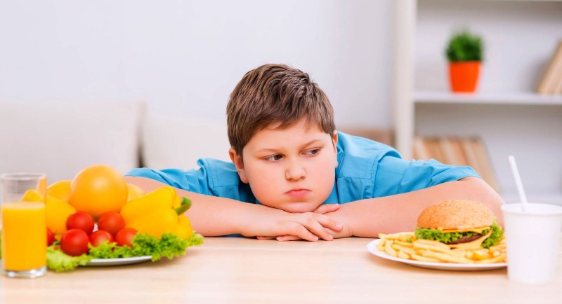 Uşaqları zərərli qidalardan NECƏ QORUYAQ?